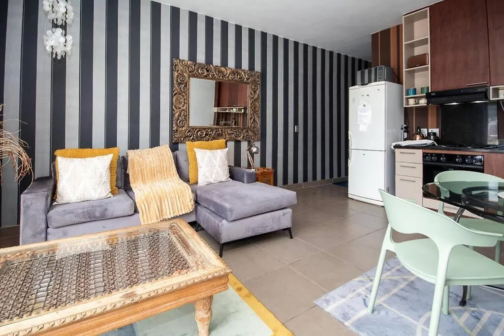 Stylish Flat In Flamboyant Area- No Loadshedding Canterbury Cape Town South Africa
