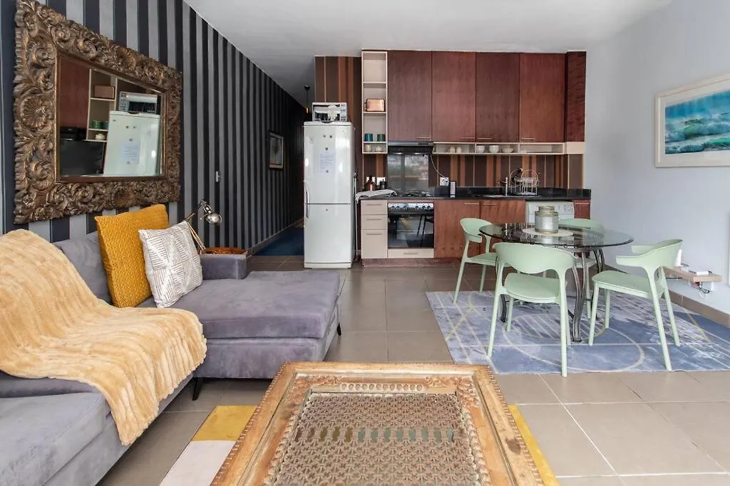 Stylish Flat In Flamboyant Area- No Loadshedding Canterbury Cape Town South Africa