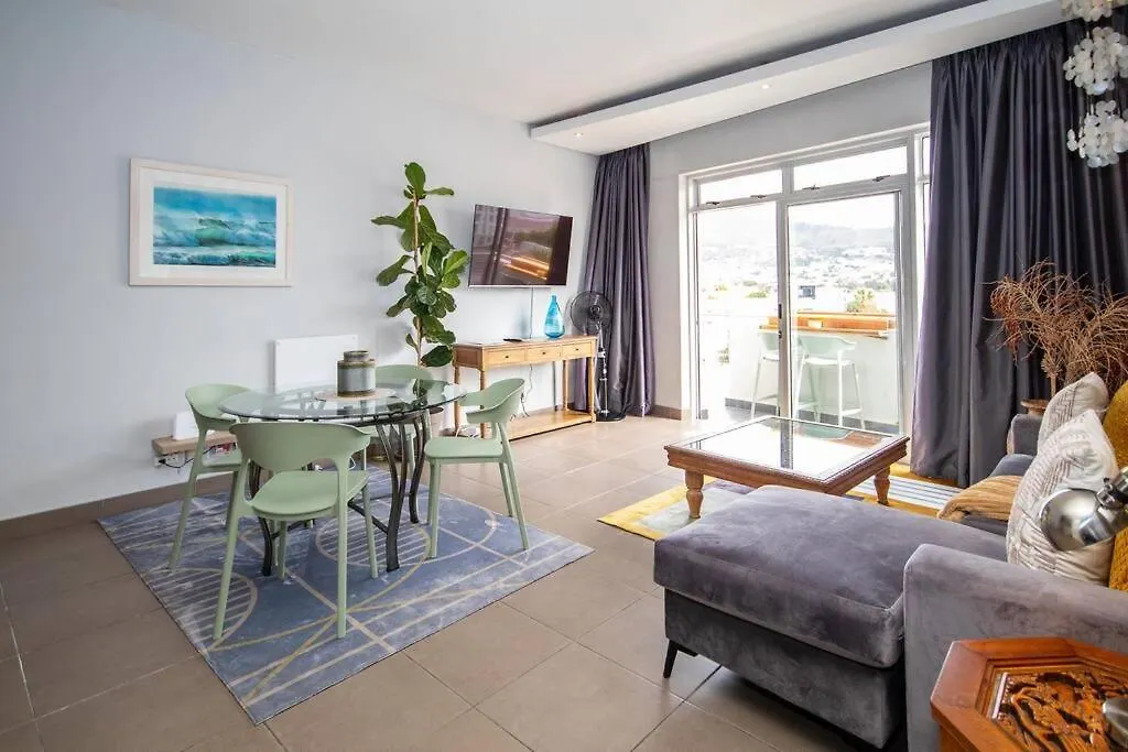 Stylish Flat In Flamboyant Area- No Loadshedding Canterbury Cape Town 0*,