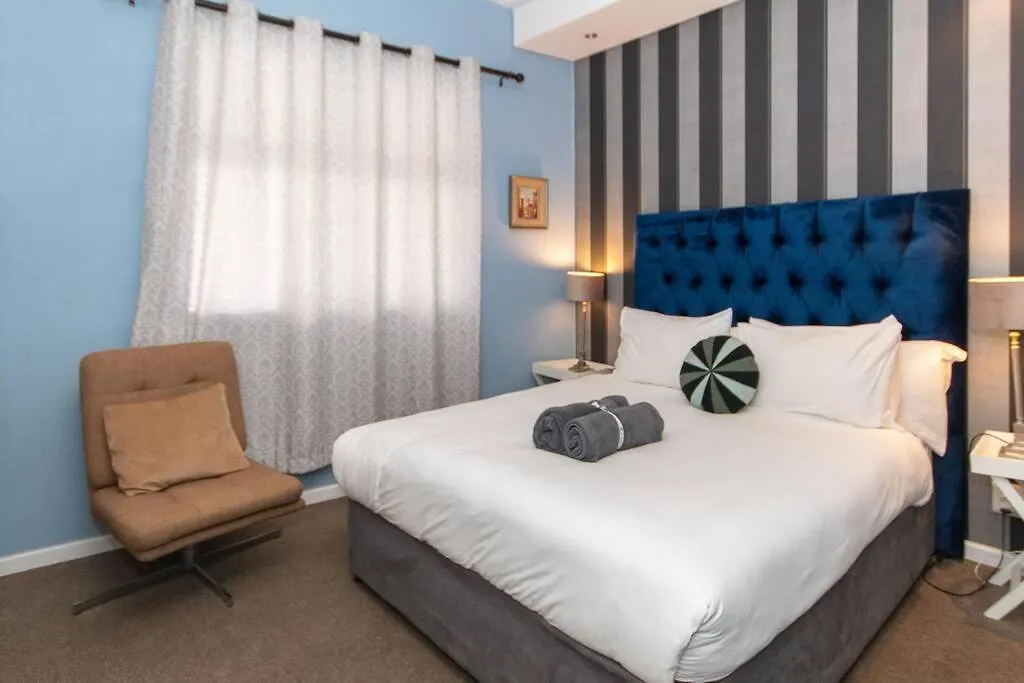 Stylish Flat In Flamboyant Area- No Loadshedding Canterbury Cape Town 0*,  South Africa