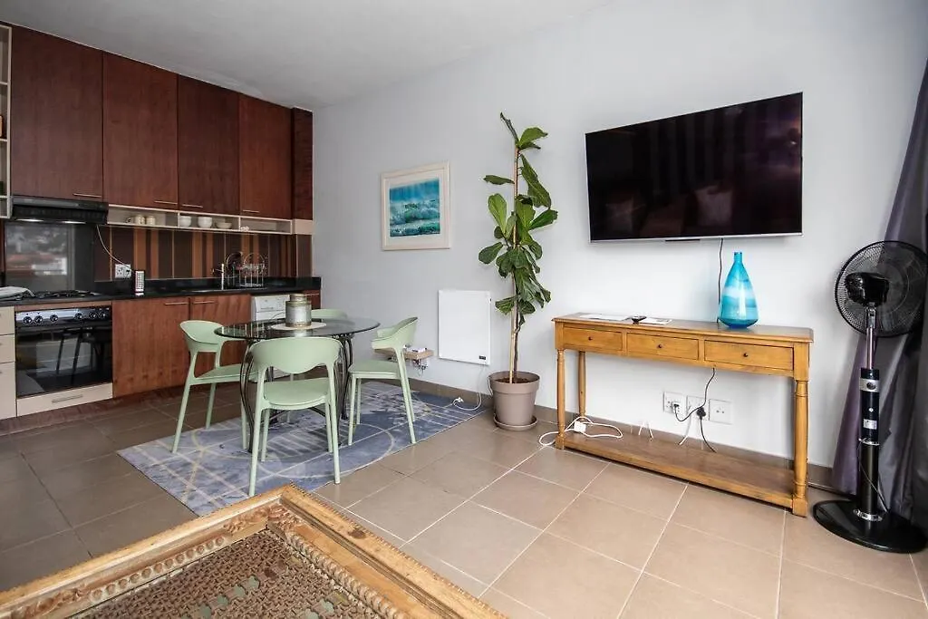 Stylish Flat In Flamboyant Area- No Loadshedding Canterbury Cape Town Apartment