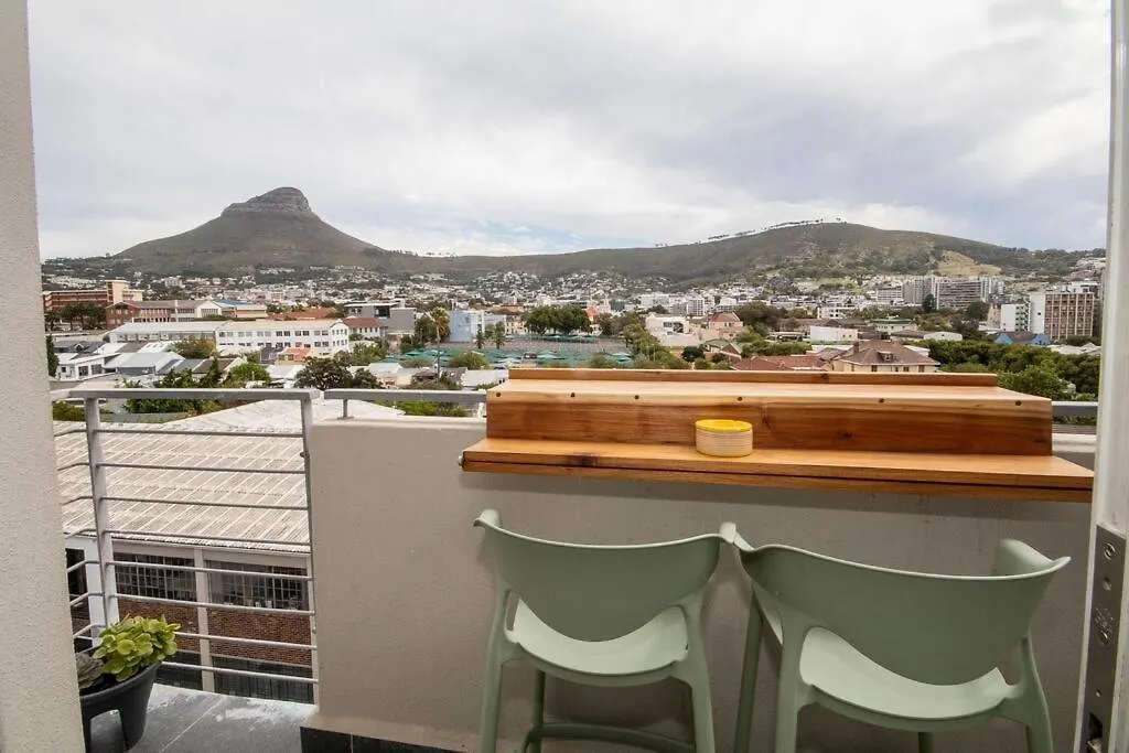 Stylish Flat In Flamboyant Area- No Loadshedding Canterbury Cape Town South Africa