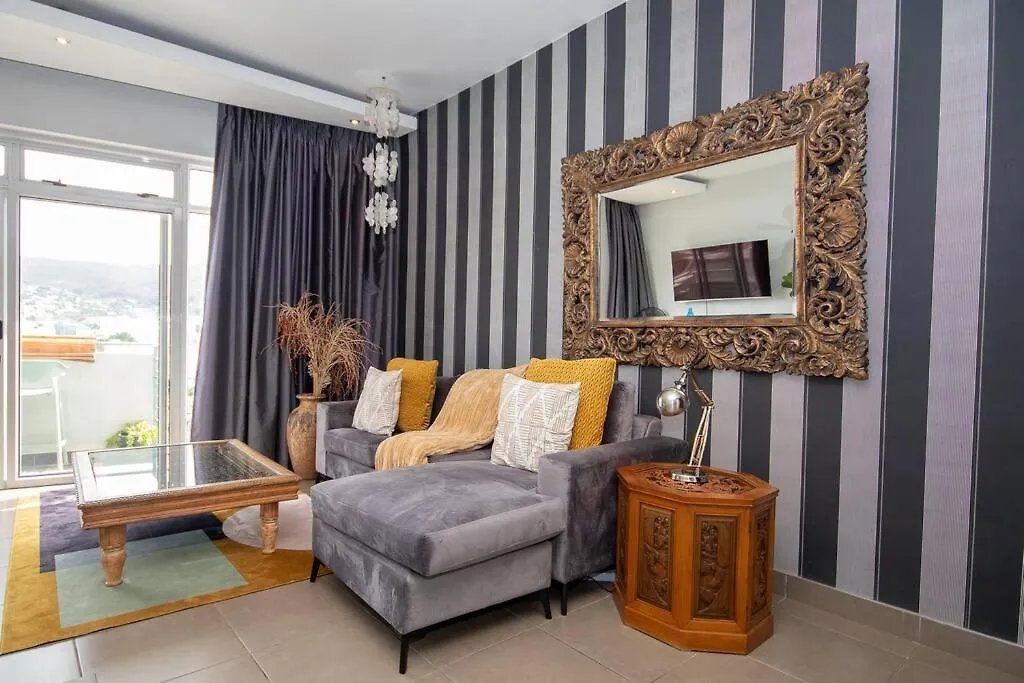 Stylish Flat In Flamboyant Area- No Loadshedding Canterbury Cape Town